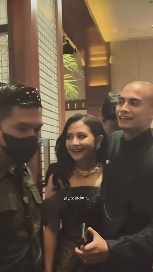 Prilly Latuconsina dan Omara Esteghlal