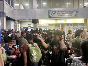 Penumpang di Pelabuhan Parepare Capai 1.000 Orang Sekali Tiba Jelang Nataru Penumpang di Pelabuhan Parepare Capai 1.000 Orang Sekali Tiba Jelang Nataru