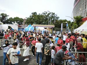 Suporter Mulai Padati Stadion Manahan Jelang Indonesia Vs Laos Suporter Mulai Padati Stadion Manahan Jelang Indonesia Vs Laos