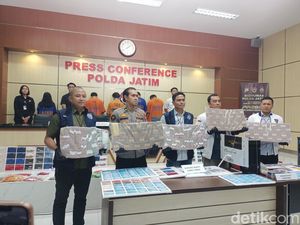 Sindikat Judi Online di Jatim Cuci Uang Lewat Perusahaan Alat Tulis Fiktif Sindikat Judi Online di Jatim Cuci Uang Lewat Perusahaan Alat Tulis Fiktif