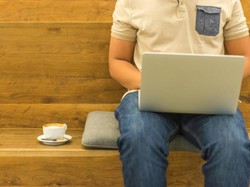 Jangan Anggap Sepele, Sering Memangku Laptop Bikin Kualitas Sperma Jelek