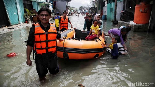 Lagi, Banjir Rob Terjang Muara Angke