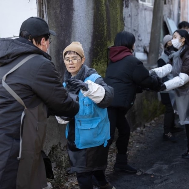 Potret Noh Hee Kyung dalam kegiatan sukarelawan terbaru