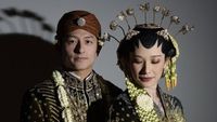 Foto: Ngunduh Mantu, Rio Haryanto & Athina Papadimitriou Jadi Pengantin Solo