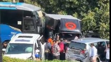 Tabrakan Maut di Tol Dalkot: 6 Kendaraan Ringsek, 3 Nyawa Melayang