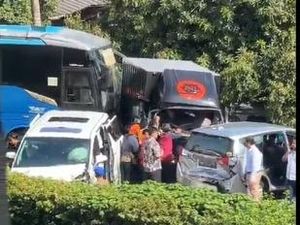 5 Fakta Tabrakan Beruntun Tol Dalkot Dipicu Mobil Pindah ke Contraflow 5 Fakta Tabrakan Beruntun Tol Dalkot Dipicu Mobil Pindah ke Contraflow