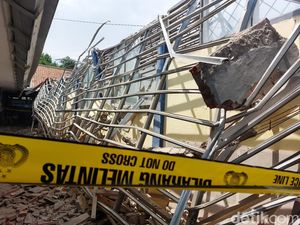 Reaksi Tegas Pemkab Cirebon Usai Atap SMPN 1 Talun Ambruk Timpa Siswa Reaksi Tegas Pemkab Cirebon Usai Atap SMPN 1 Talun Ambruk Timpa Siswa