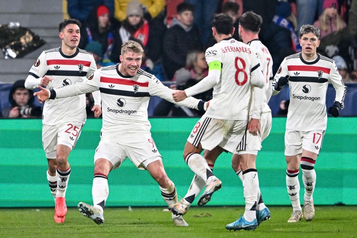 PILSEN, CZECH REPUBLIC - DECEMBER 12: Rasmus Hojlund of Manchester (9) celebrates after scoring his teams goal during the UEFA Europa League match between FC Viktoria Plzen and Manchester United at Soosan Arena in Pilsen, Czech Republic on December 12, 2024. (Photo by Lukas Kabon/Anadolu via Getty Images)