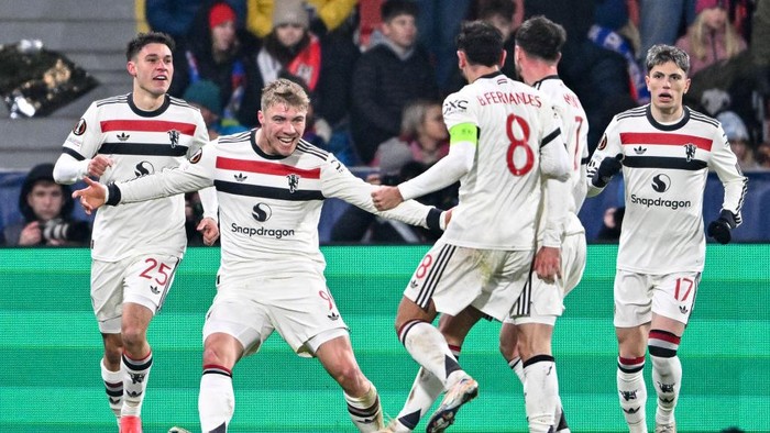 PILSEN, CZECH REPUBLIC - DECEMBER 12: Rasmus Hojlund of Manchester (9) celebrates after scoring his teams goal during the UEFA Europa League match between FC Viktoria Plzen and Manchester United at Soosan Arena in Pilsen, Czech Republic on December 12, 2024. (Photo by Lukas Kabon/Anadolu via Getty Images)