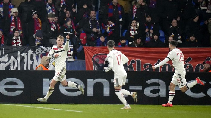 Manchester United Manchester United's Rasmus Hojlund, left, celebrates after scoring during the Europa League soccer match between Viktoria Plzen and Manchester United at the Doosan Arena in Plzen, Czech Republic, Thursday, Dec. 12, 2024. (AP Photo/Petr David Josek)