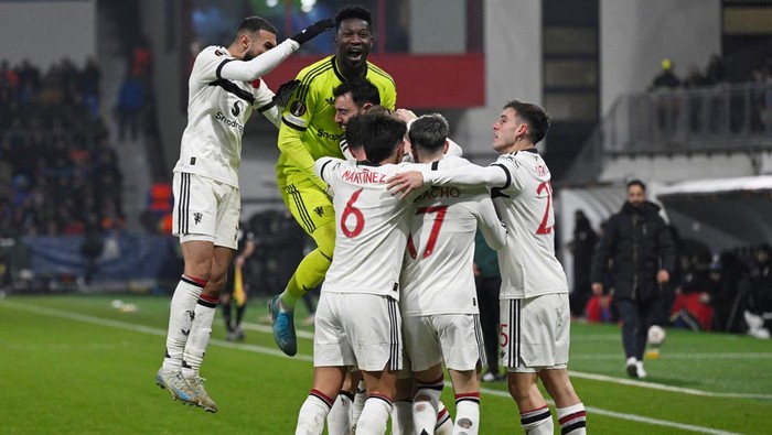 Soccer Football - Europa League - Viktoria Plzen v Manchester United - Doosan Arena, Plzen, Czech Republic - December 12, 2024 Manchester Uniteds Rasmus Hojlund celebrates scoring their second goal with teammates REUTERS/Radovan Stoklasa     TPX IMAGES OF THE DAY