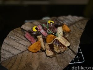 Sensasi Menikmati Tajima Beef yang Umami di Ketinggian Lantai 90