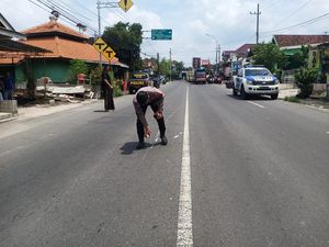 Pelajar SMA di Mojokerto Tewas Tertabrak Pikap Saat Pulang Sekolah Pelajar SMA di Mojokerto Tewas Tertabrak Pikap Saat Pulang Sekolah