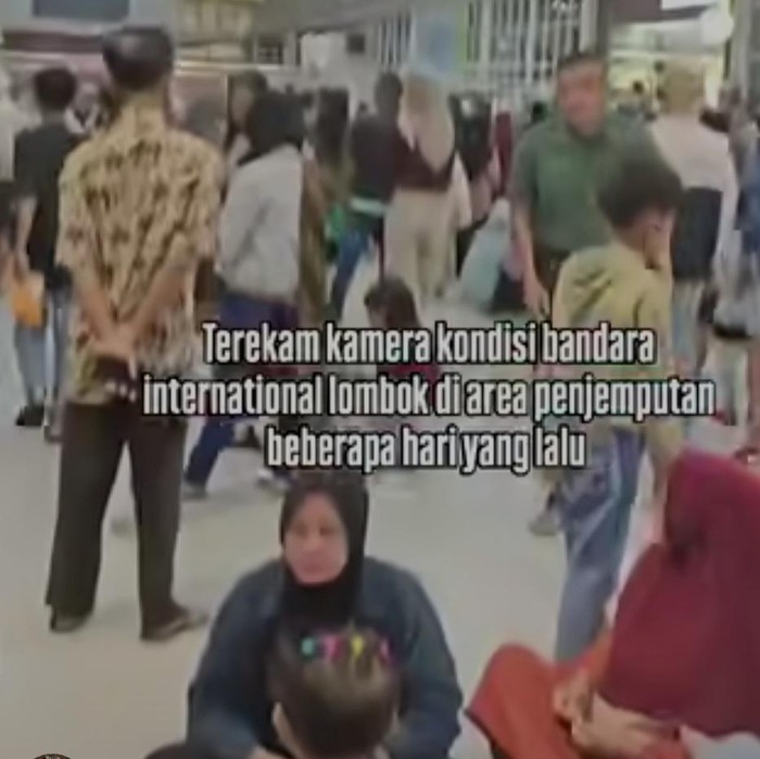 Pengunjung Bandara Internasional Lombok Membeludak Tangkapan layar hadirin Bandara Internasional Lombok (BIL) membeludak, Lombok Tengah, Nusa Tenggara Barat (NTB). Peristiwa tersebut trend di media sosial.