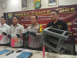 Polisi: Suami di Jakbar Bekap Istri Sampai Tewas Lalu Gantung Diri di Plafon