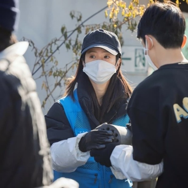 Potret Han Ji Min dalam kegiatan sukarelawan terbaru