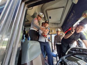 Bus di di Terminal Seloaji Ponorogo Di-ramp Check Jelang Nataru Bus di di Terminal Seloaji Ponorogo Di-ramp Check Jelang Nataru