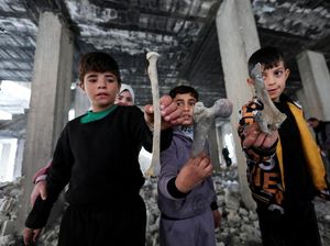 Ngeri! Tulang-tulang Korban Pembunuhan Bashar Al-Assad Berserakan di Tadamon