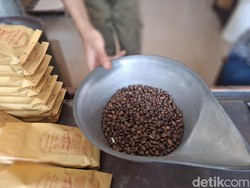 Video: Main ke Toko Kopi Legendaris yang Dikenal hingga Mancanegara