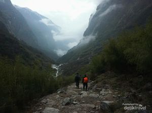 Perjalanan ke Deurali, Nikmati Cafe Himalaya hingga View yang Mempesona