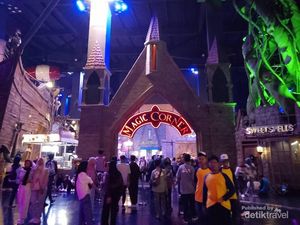 POV Keseruan Wisatawan yang Liburan di Trans Studio Bandung