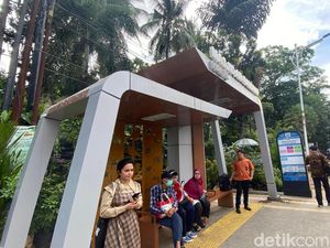 Warga Puas dengan Wajah Baru Halte di TB Simatupang: Desainnya Estetik Warga Puas dengan Wajah Baru Halte di TB Simatupang: Desainnya Estetik