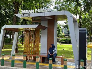 Warga Senang Halte Taman Puring Direvitalisasi: Dulu Cuma Plang Bus Stop Warga Senang Halte Taman Puring Direvitalisasi: Dulu Cuma Plang Bus Stop
