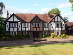 Mengenal Arsitektur Tudor: Pengertian, Sejarah, Karakteristik, dan Jenisnya