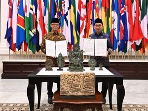 5 Arca Perunggu dan 1 Relief Batu dari New York Kembali ke Tanah Air