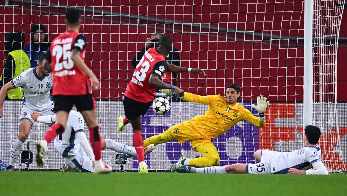 Bayer Leverkusen menang 2-0 atas Augsburg di spieltag ke-14 Bundesliga 2024/2025. (Foto: Mattia Ozbot - Inter/Inter via Getty Images)