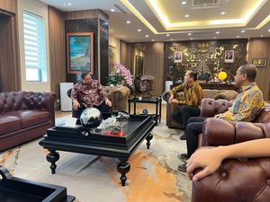 Iqbal Temui Airlangga, Bahas Jalan Port to Port Lembar-Kayangan Iqbal Temui Airlangga, Bahas Jalan Port to Port Lembar-Kayangan