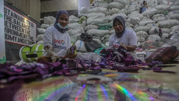 lihat UMKM Ubah Sampah Jadi Sepatu