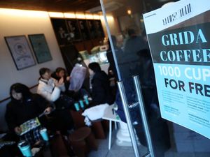 Kafe di Korsel Bagikan Makan-Minum Gratis untuk Massa Pemakzulan Presiden