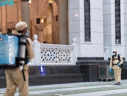 35.000 Karpet di Masjidil Haram Dibersihkan Rutin dengan Teknologi Canggih Ramah Lingkungan