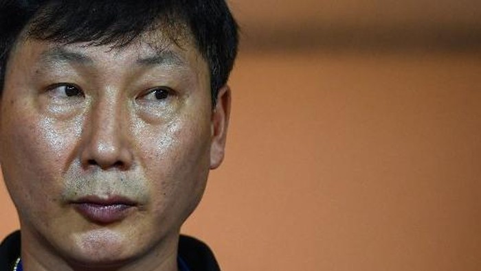 Vietnams head coach Kim Sang-sik looks on ahead of the start of the international friendly football match between Vietnam and Russia at My Dinh National Stadium in Hanoi on September 5, 2024. (Photo by Nhac NGUYEN / AFP)