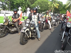 Ratusan Motor Antik dari Berbagai Kota Pawai Keliling Lumajang Ratusan Motor Antik dari Berbagai Kota Pawai Keliling Lumajang