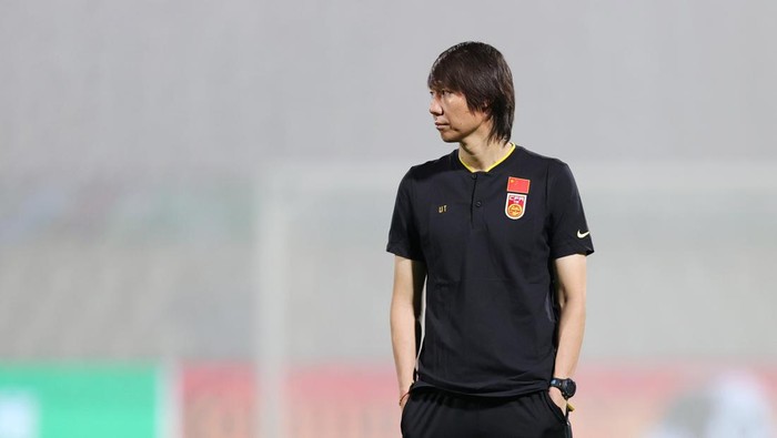 SHARJAH, UNITED ARAB EMIRATES - OCTOBER 07: Tie Li, Head Coach of China PR ahead of the FIFA World Cup Asian Qualifier final round Group B match between China and Vietnam at Sharjah Stadium on October 07, 2021 in Sharjah, United Arab Emirates. (Photo by Christopher Pike/Getty Images)