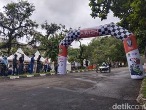 Keseruan Beradu Nyali Meluncur di Atas Kereta Peti Sabun Keseruan Beradu Nyali Meluncur di Atas Kereta Peti Sabun
