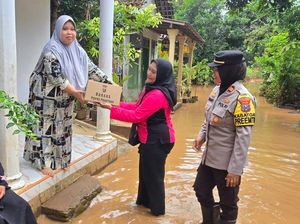 Polres Pasuruan Bagikan Sembako untuk Korban Banjir Polres Pasuruan Bagikan Sembako untuk Korban Banjir
