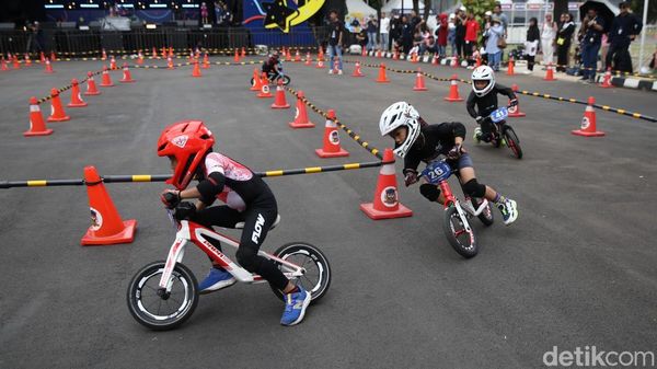 Potret Seru Balita Balapan Pushbike di HUT Transmedia