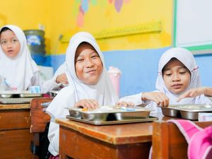 Program Makan Bergizi Gratis Mulai Hari Ini, Sasar 3 Juta Orang Januari-Maret Program Makan Bergizi Gratis Mulai Hari Ini, Sasar 3 Juta Orang Januari-Maret