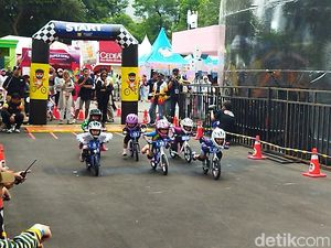 Serunya Balita Balapan Pushbike dalam Peringatan HUT Ke-23 Transmedia Serunya Balita Balapan Pushbike dalam Peringatan HUT Ke-23 Transmedia