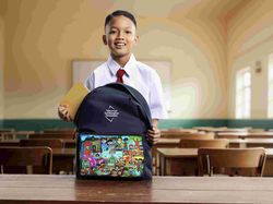 Telkomsel Ajak Pelanggan Tukarkan Poin buat Donasi Tas Sekolah Pelajar