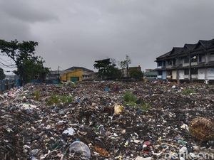 Gurun Sampah di Pasar Caringin Bandung Gurun Sampah di Pasar Caringin Bandung