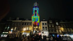 Domtoren, Ikon Kota Utrecht yang Penuh Warna di Malam Hari