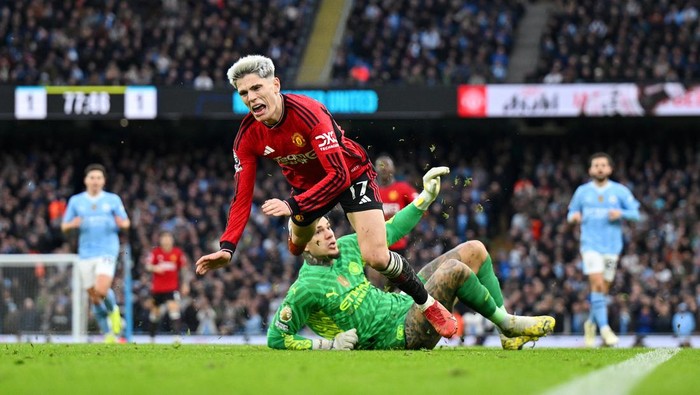MANCHESTER, ENGLAND - MARCH 03: Alejandro Garnacho of Manchester United is challenged by Ederson of Manchester City during the Premier League match between Manchester City and Manchester United at Etihad Stadium on March 03, 2024 in Manchester, England. (Photo by Michael Regan/Getty Images)