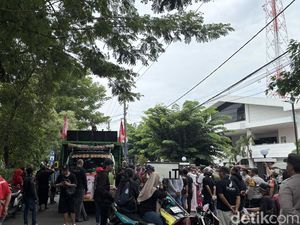 Ada Demo di Stasiun Gubeng Baru, Ini Imbauan untuk Calon Penumpang Ada Demo di Stasiun Gubeng Baru, Ini Imbauan untuk Calon Penumpang
