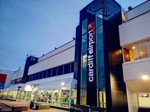 Anomali, Bandara Cardiff si Paling Sepi dan Nyaman di Inggris Anomali, Bandara Cardiff si Paling Sepi dan Nyaman di Inggris