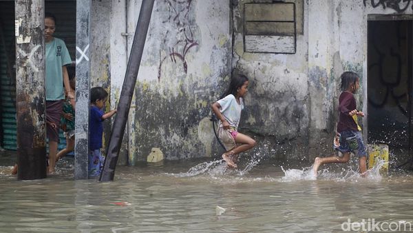 Bingkai Sepekan: Jakarta Utara Terkepung Banjir Rob