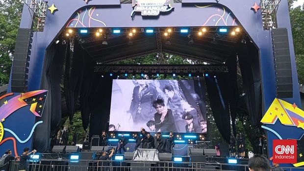 Puluhan peserta mengikuti Korean Dance Wave Competition kategori solo dan group pada HUT Transmedia 23 Day 2 yang dihelat di Istora Senayan, Jakarta, pada Minggu (15/12) WIB.